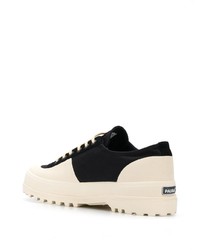 schwarze und weiße Segeltuch niedrige Sneakers von Superga