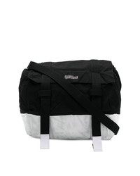schwarze und weiße Segeltuch Sporttasche von Eastpak