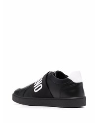 schwarze und weiße Slip-On Sneakers aus Leder von Moschino