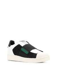 schwarze und weiße Slip-On Sneakers aus Leder von MOA - Master of Arts