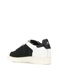 schwarze und weiße Slip-On Sneakers aus Leder von MOA - Master of Arts