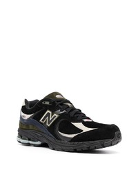 schwarze und weiße Sportschuhe von New Balance