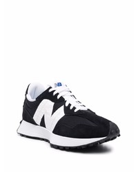 schwarze und weiße Sportschuhe von New Balance