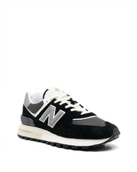 schwarze und weiße Sportschuhe von New Balance