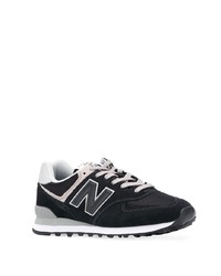 schwarze und weiße Sportschuhe von New Balance