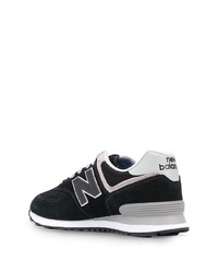 schwarze und weiße Sportschuhe von New Balance