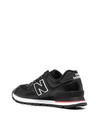 schwarze und weiße Sportschuhe von New Balance