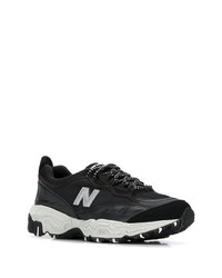 schwarze und weiße Sportschuhe von New Balance