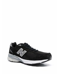 schwarze und weiße Sportschuhe von New Balance