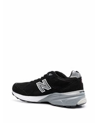 schwarze und weiße Sportschuhe von New Balance