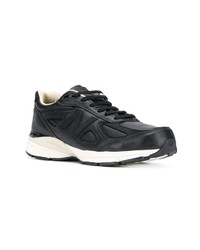 schwarze und weiße Sportschuhe von New Balance