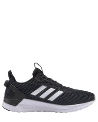 schwarze und weiße Sportschuhe von adidas