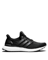 schwarze und weiße Sportschuhe von adidas