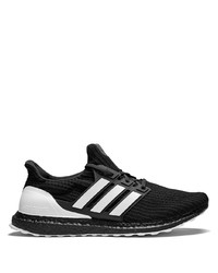 schwarze und weiße Sportschuhe von adidas