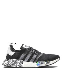 schwarze und weiße Sportschuhe von adidas