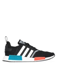 schwarze und weiße Sportschuhe von adidas