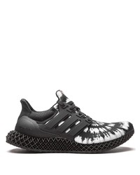 schwarze und weiße Sportschuhe von adidas