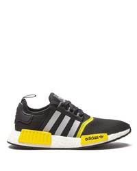 schwarze und weiße Sportschuhe von adidas