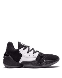schwarze und weiße Sportschuhe von adidas