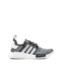 schwarze und weiße Sportschuhe von adidas