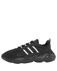 schwarze und weiße Sportschuhe von adidas Originals