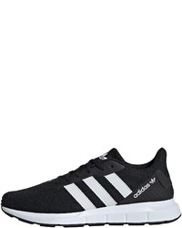 schwarze und weiße Sportschuhe von adidas Originals