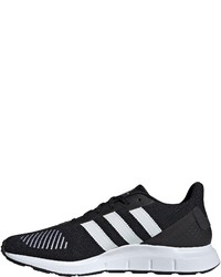 schwarze und weiße Sportschuhe von adidas Originals