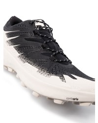 schwarze und weiße Sportschuhe von Salomon S/Lab