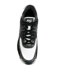 schwarze und weiße Sportschuhe von Nike