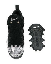 schwarze und weiße Sportschuhe von Nike