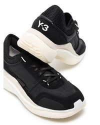 schwarze und weiße Sportschuhe von Y-3