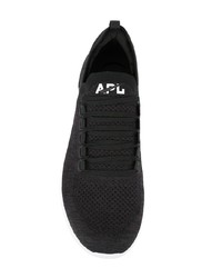 schwarze und weiße Sportschuhe von APL Athletic Propulsion Labs