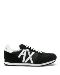 schwarze und weiße Sportschuhe von Armani Exchange