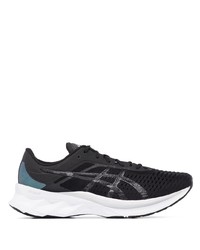 schwarze und weiße Sportschuhe von Asics