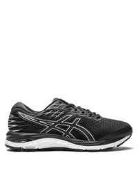 schwarze und weiße Sportschuhe von Asics