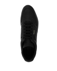 schwarze und weiße Sportschuhe von Bally