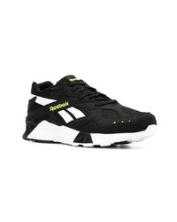 schwarze und weiße Sportschuhe von Reebok