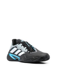 schwarze und weiße Sportschuhe von adidas Tennis