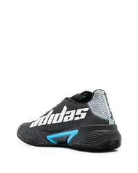 schwarze und weiße Sportschuhe von adidas Tennis