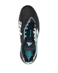 schwarze und weiße Sportschuhe von adidas Tennis