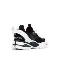 schwarze und weiße Sportschuhe von Calvin Klein 205W39nyc