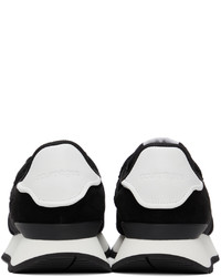 schwarze und weiße Sportschuhe von Courrèges