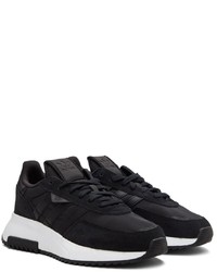 schwarze und weiße Sportschuhe von adidas Originals