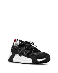 schwarze und weiße Sportschuhe von Moncler