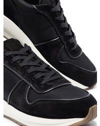 schwarze und weiße Sportschuhe von Roscomar