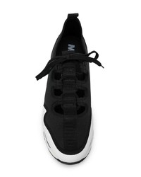 schwarze und weiße Sportschuhe von Marni
