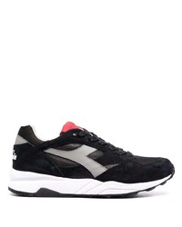 schwarze und weiße Sportschuhe von Diadora