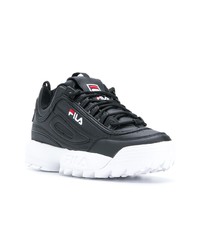 schwarze und weiße Sportschuhe von Fila