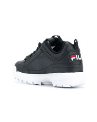 schwarze und weiße Sportschuhe von Fila