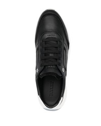 schwarze und weiße Sportschuhe von Bally